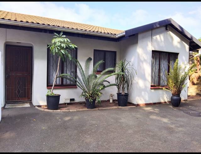 2 BEDROOM SIMPLEX FOR SALE IN BLUFF